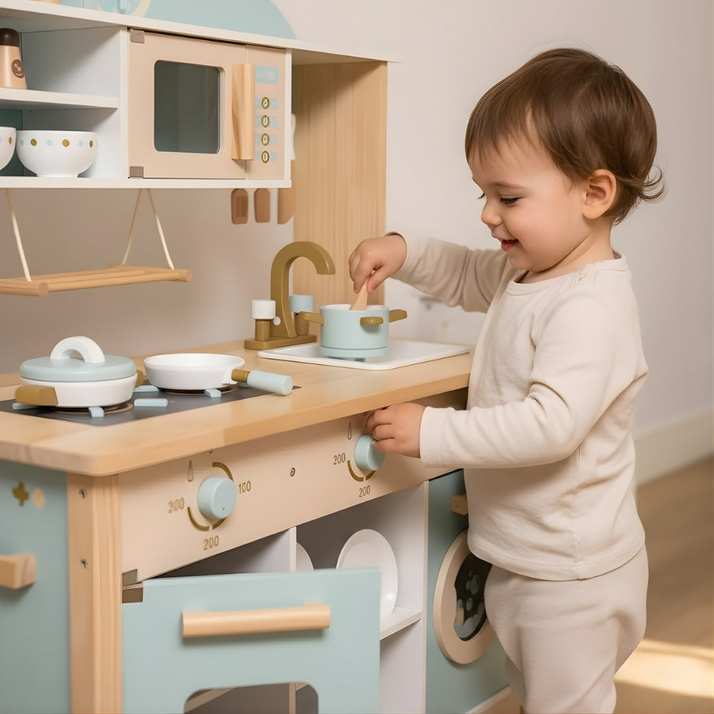Blaue Kinderküche aus Holz mit Mikrowelle und Backofen Lilla Kids