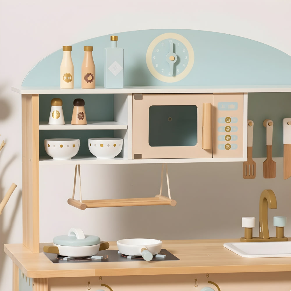 Blaue Kinderküche aus Holz mit Mikrowelle und Backofen Lilla Kids