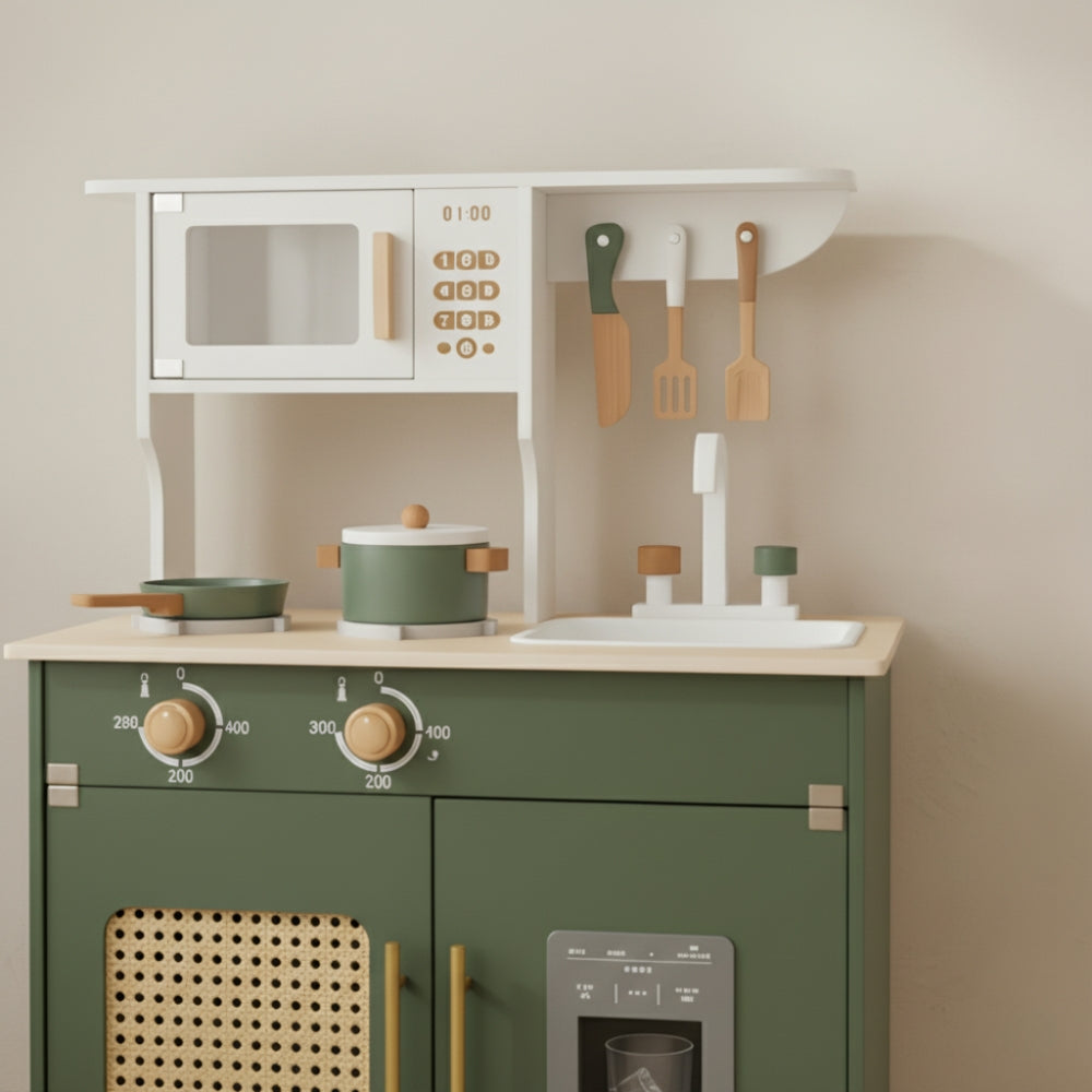 Dunkelgrüne Kinderküche aus Holz mit Backofen Lilla Kids