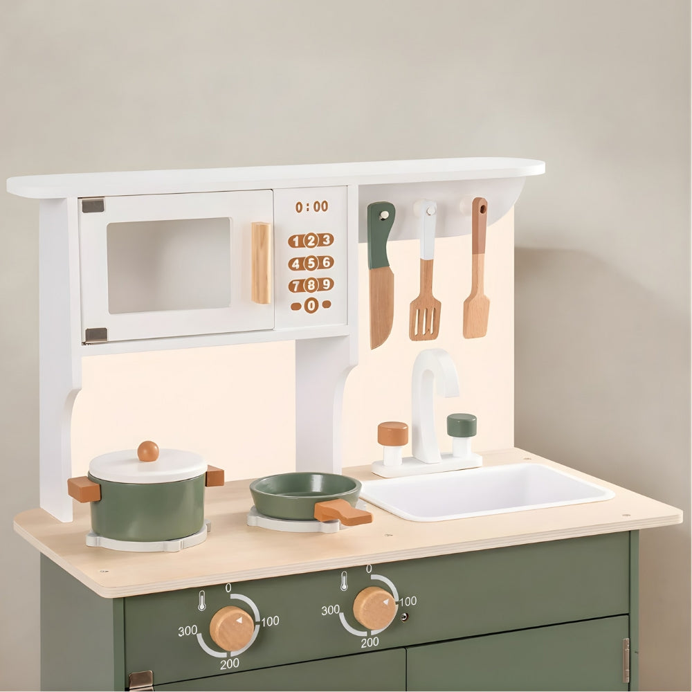 Dunkelgrüne Kinderküche aus Holz mit Backofen Lilla Kids