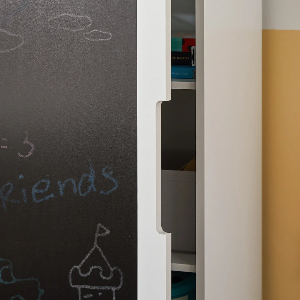 Kinderbücherregal in Schlossform mit Kreidetafel Lilla Kids