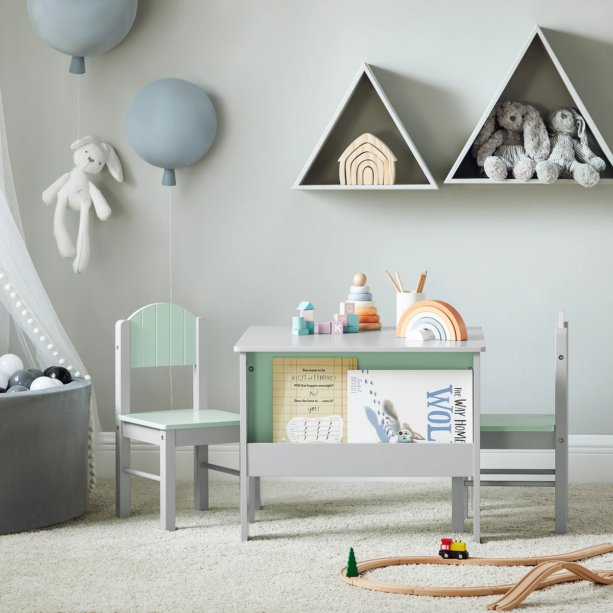 Kindertisch mit Stühlen und Stauraum in Grau Lilla Kids