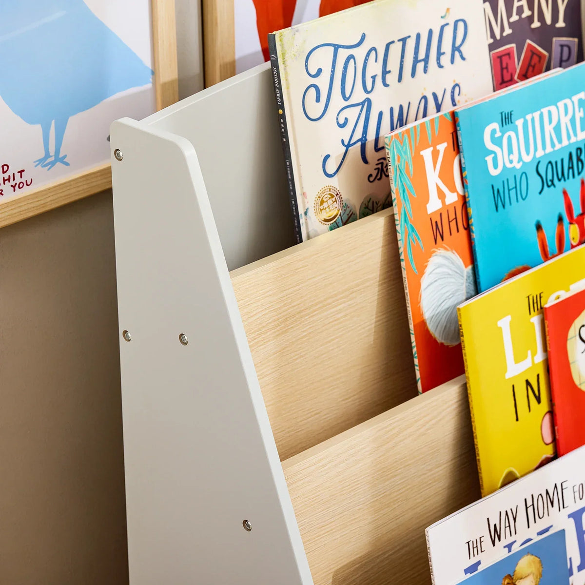 Montessori-Kinderbücherregal aus Holz in Weiß und Natur Lilla Kids