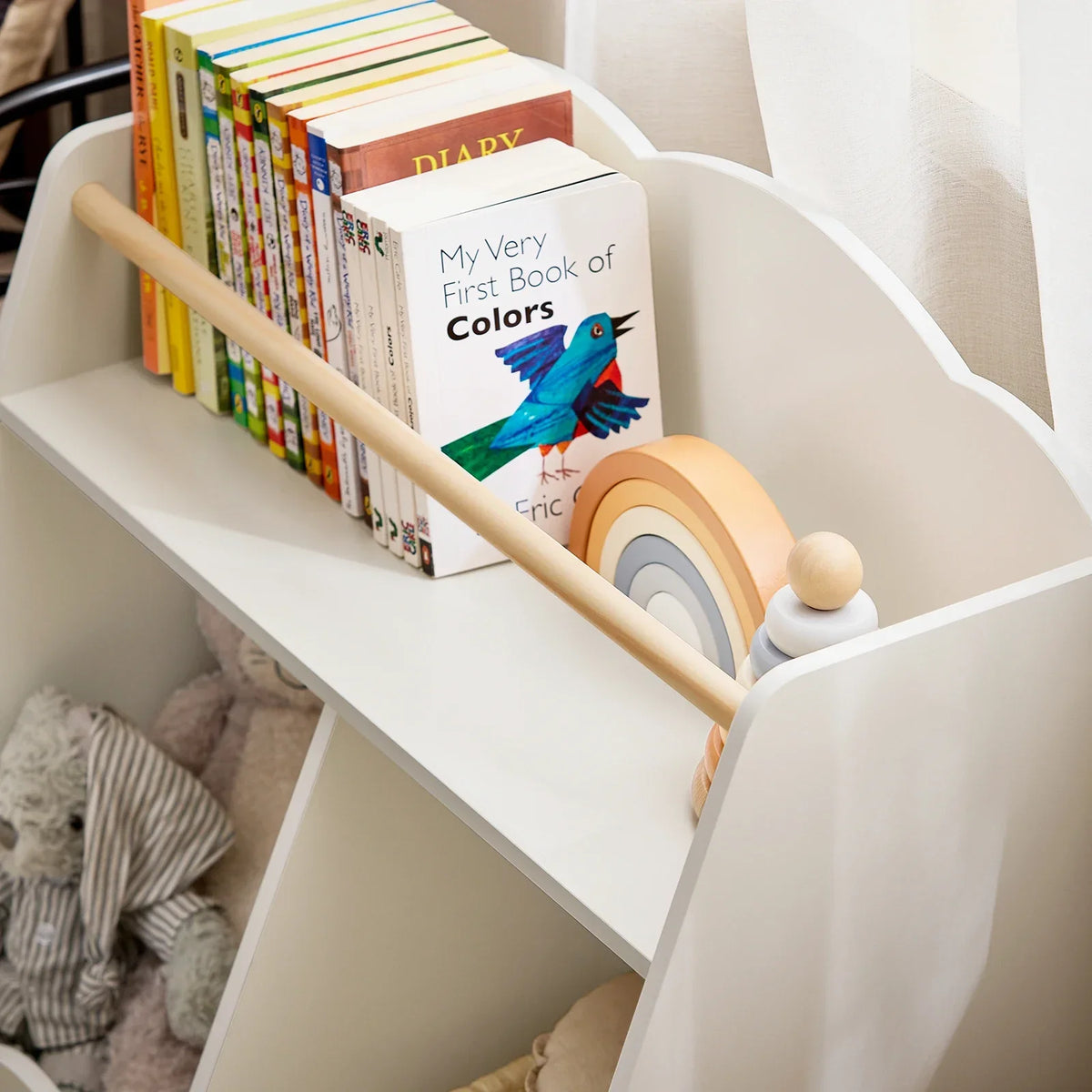Weißes Kinderbücherregal auf Füßen Lilla Kids