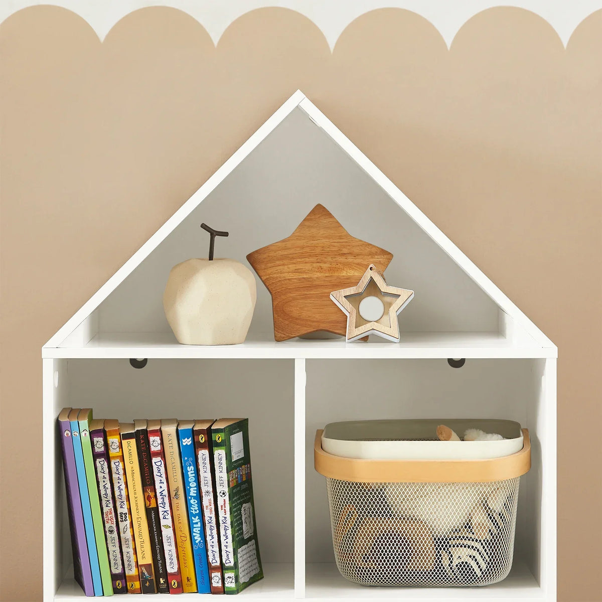 Weißes Kinderbücherregal in Hausform mit Füßen Lilla Kids